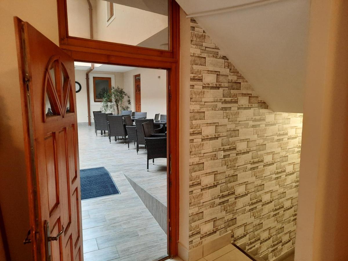 Vegvari Hotel Эгер Экстерьер фото